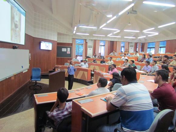 Prof Shukla delivering a research workshop for faculty and students at IIMK